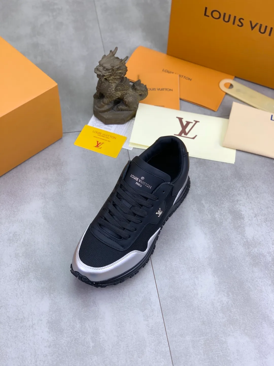 Men's men's shoes 💰P680 new style 💶[LOUIS VUITTON] (original order) new style 🍀LV Louis Vuitton * - top version of LV classic trendy shoes! Made of imported original cowhide and water-dyed cowhide lining. The latest original wear-resistant rubber combination outsole! High quality products! Multiple colors available, code number: 38-44 (45 46 customized)
